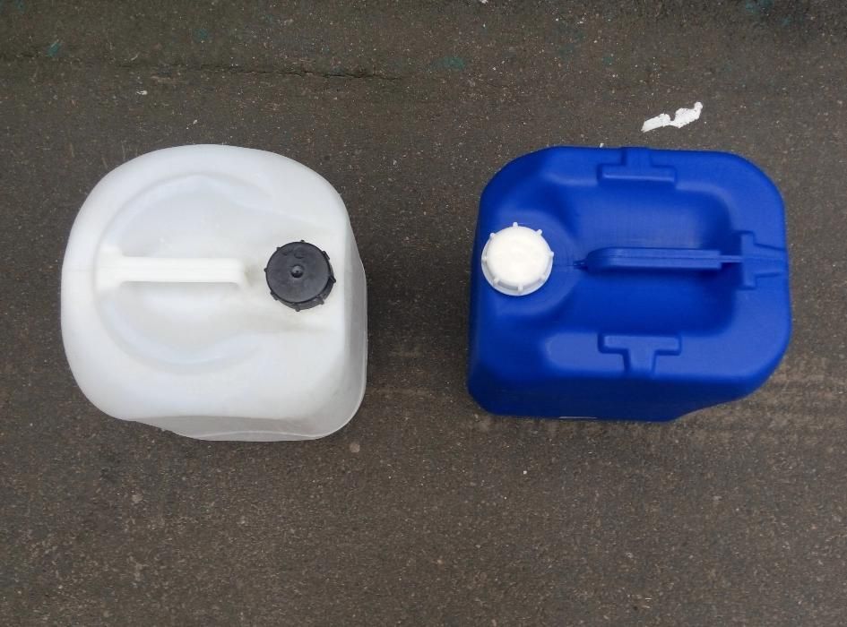 Каністри поліетиленові  20 літрові  б.в для дизельного пального.