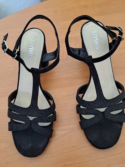 Жіночі босоніжки