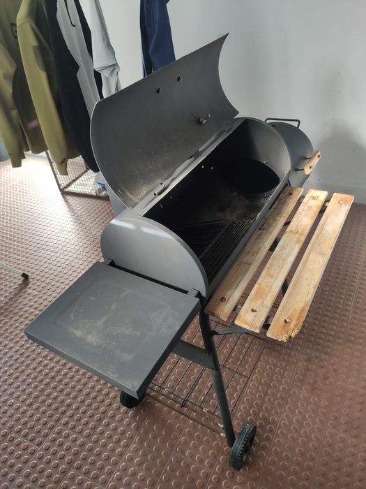 Grelhador a carvão portátil