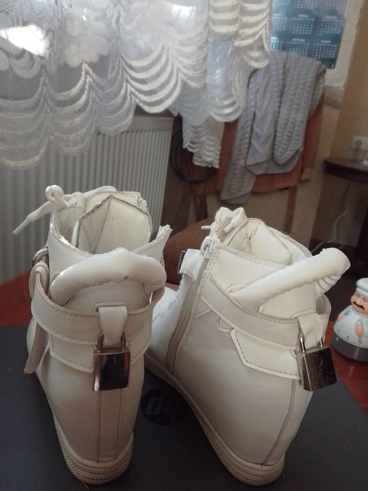 Ботинки демисезонные на синтепоне.