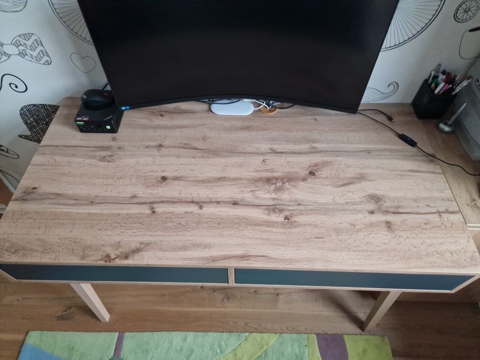 Biurko 130x65x78cm z szufladami