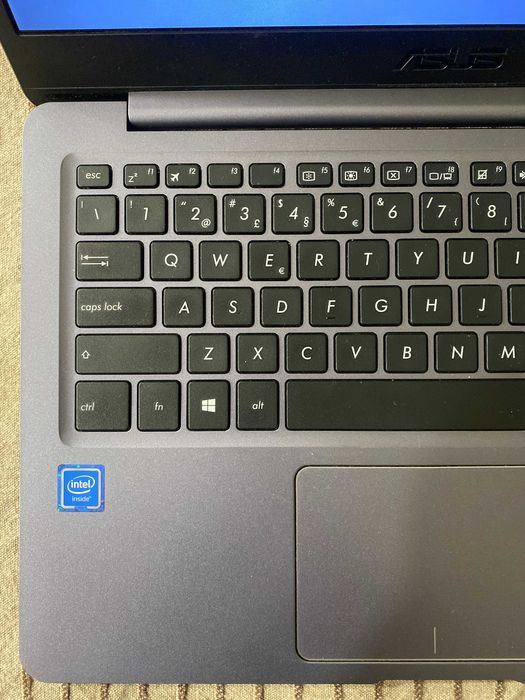 Portátil ASUS VivoBook E12 E203NA | 11.6" | Intel Celeron N3060 | 4GB RAM | Windows 10 Pro | Carregador