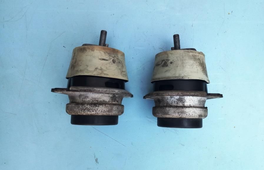 Подушка двигателя Volkswagen Touareg / Audi Q7 / Porsche Cayenne