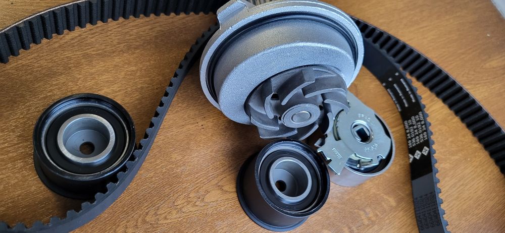 Комплект ременя ГРМ 530004930 INA