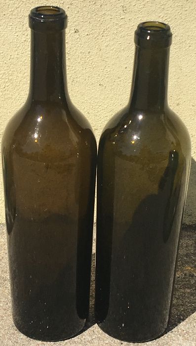 Vendo 2 garrafas muito antigas de vinho com vidro muito grosso