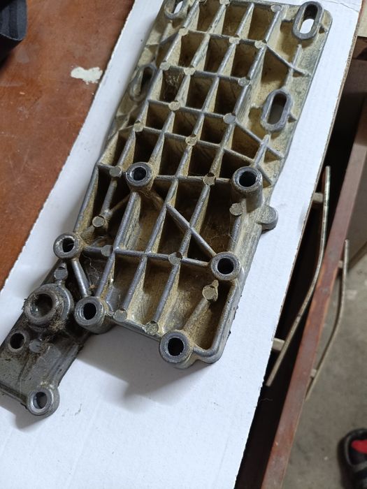 Chevrolet Niva, Нива Шевроле кришка переднього редуктора , лижа