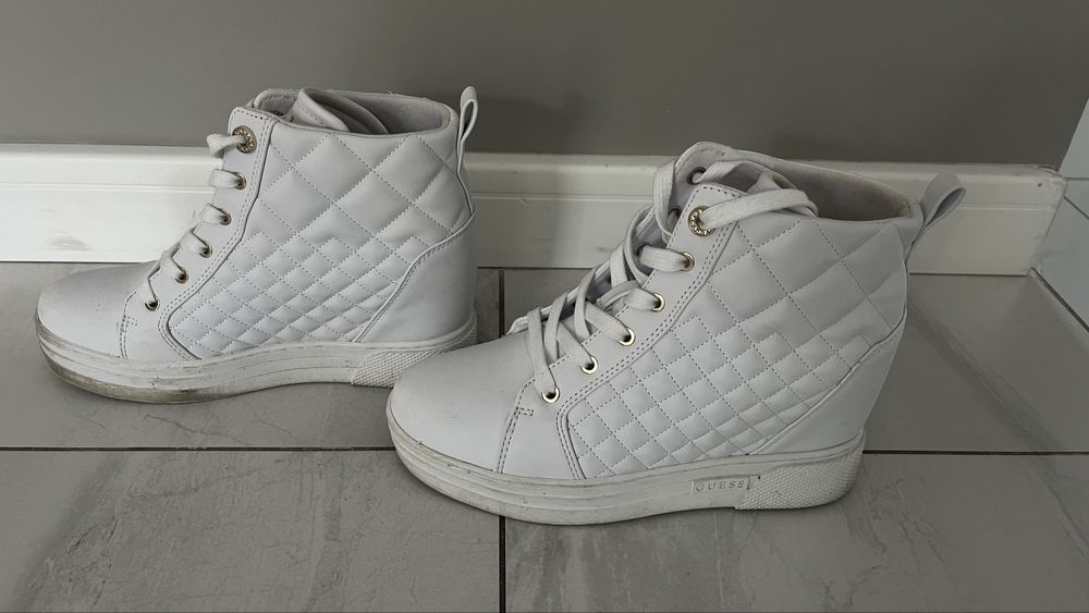 Buty Guess r. 38 na platformie