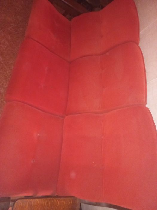 Sofá em madeira em ótimo estado