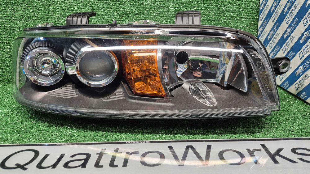 Otica Farol Direito Fiat Punto II 188 1999 a 2012 Ref. DX-677.18535 Original Fiat Valeo NOVO