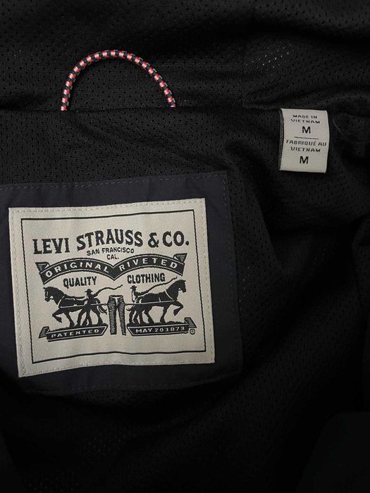 Нова синя куртка ветровка дощовик Levis розмір М-L