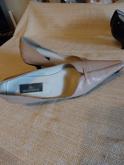 Sapatos com pouco uso nao estou a calçar saltos finos