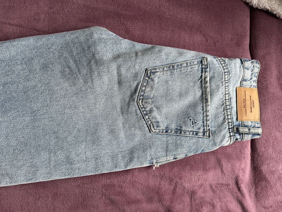 Джинси сині з рваними елементами, розмір 34