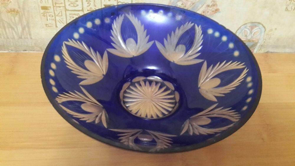 Посуд з кольорового скла