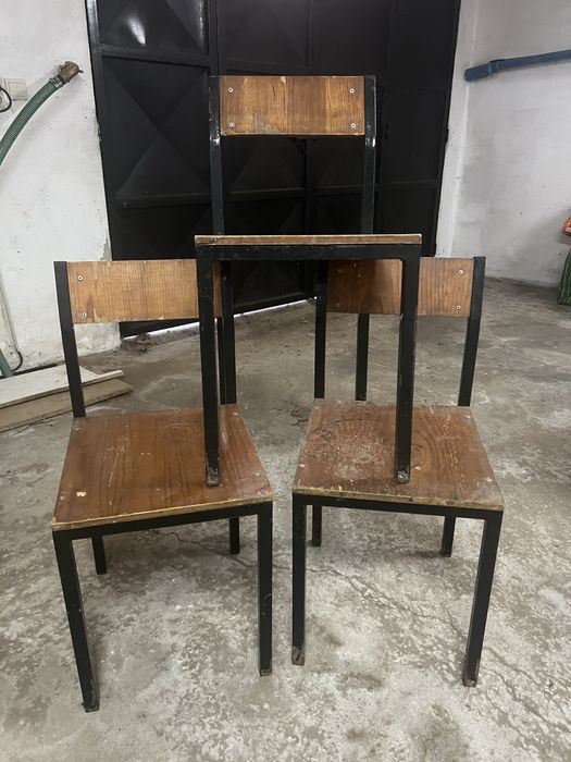 Cadeira de escola antiga