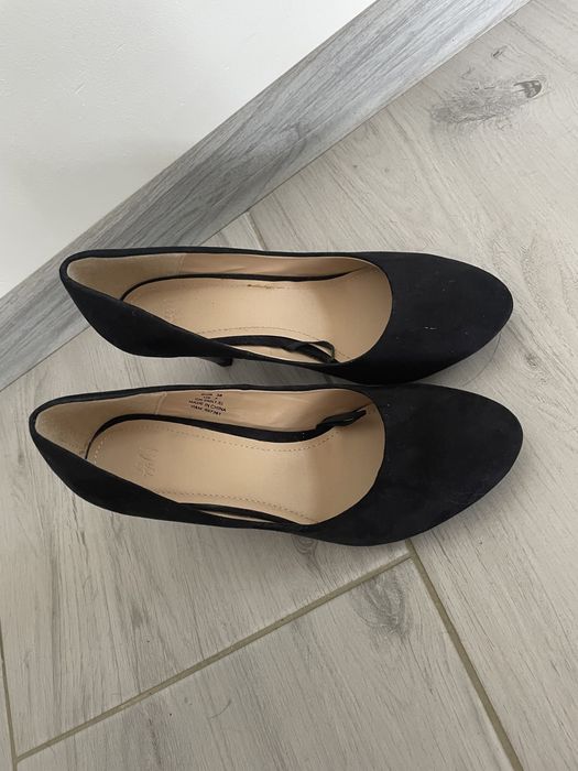Buty na niskim obcasie 36