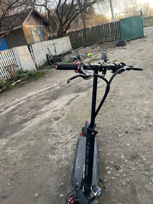 Електросамокат tesla рік випуску 2024 ,торг присутній