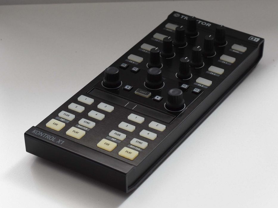 A*i様 TRAKTOR KONTROL X1 Mk2 Native Instruments TRAKTOR KONTROL X1 MK2