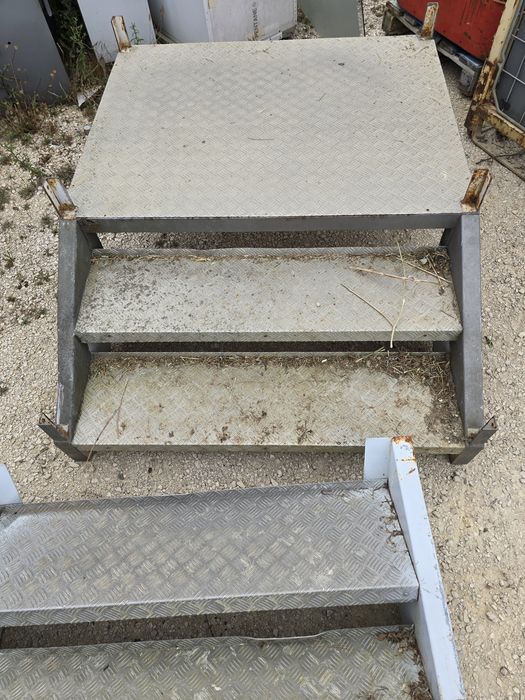 Escadas / Mesas Metálicas