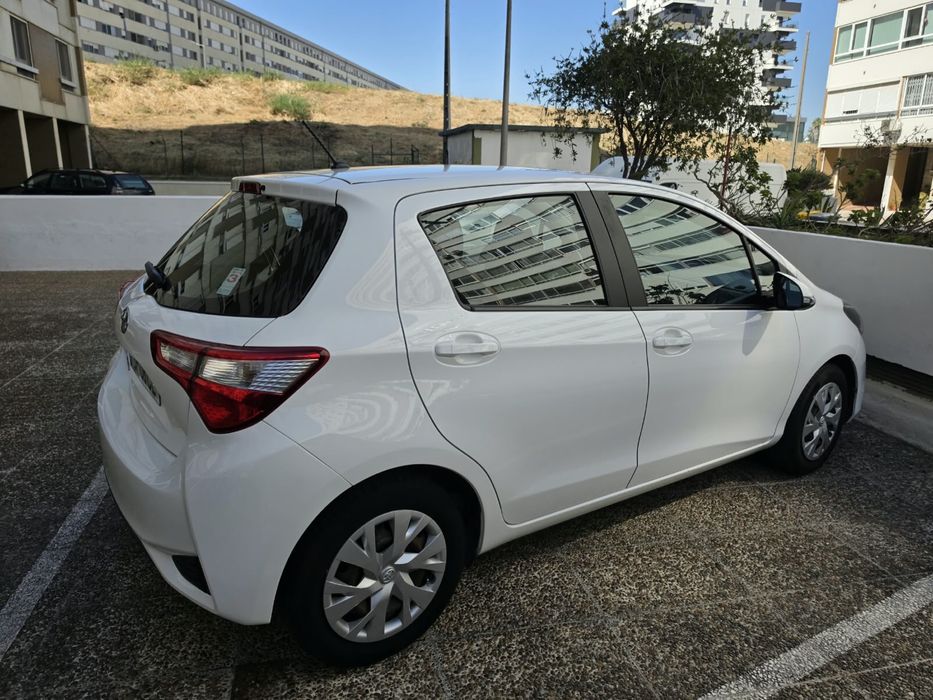 Toyota Yaris 1.0 exclusive foto 3