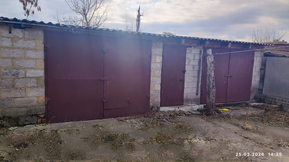 Продаж половини будинку