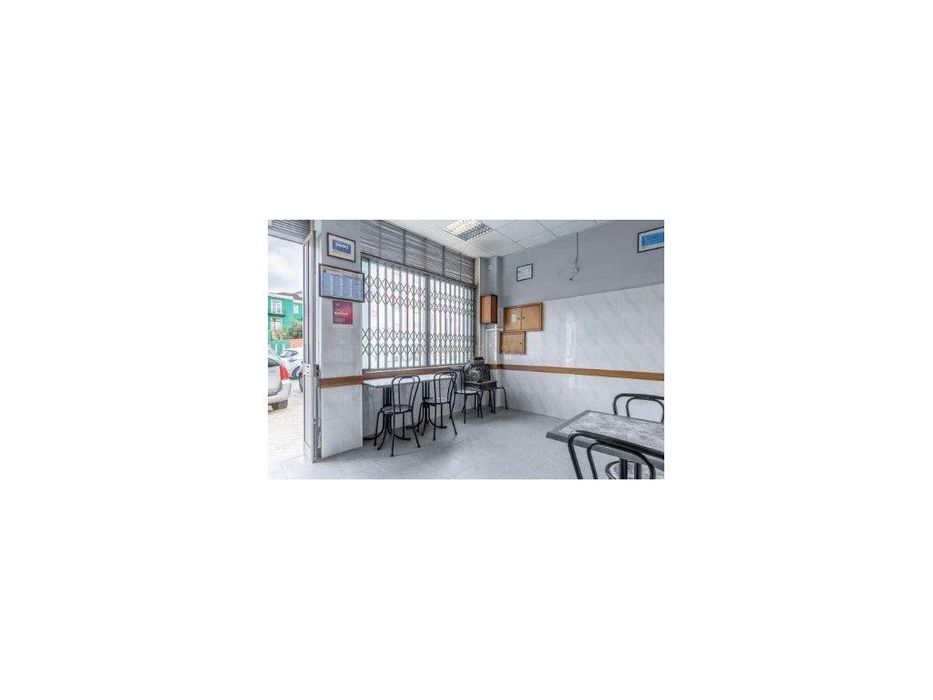 Loja Comercial 40m² em Benfica - Excelente Zona