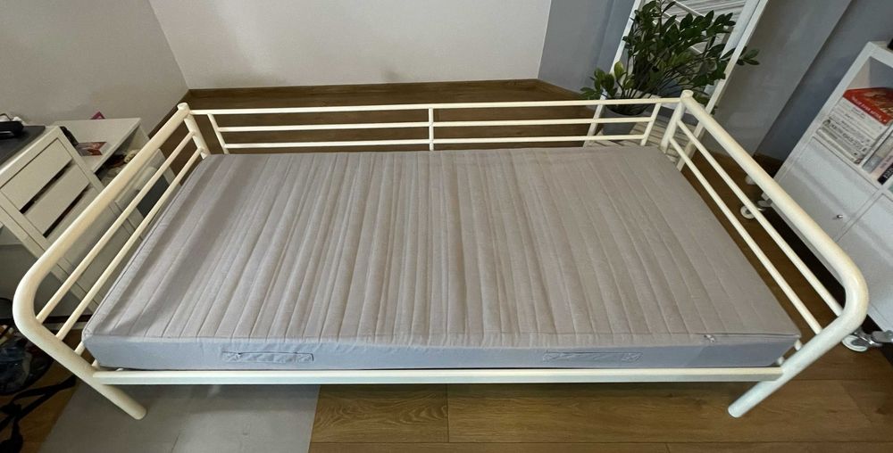Sprzedam solidne łóżko metalowe z materacem