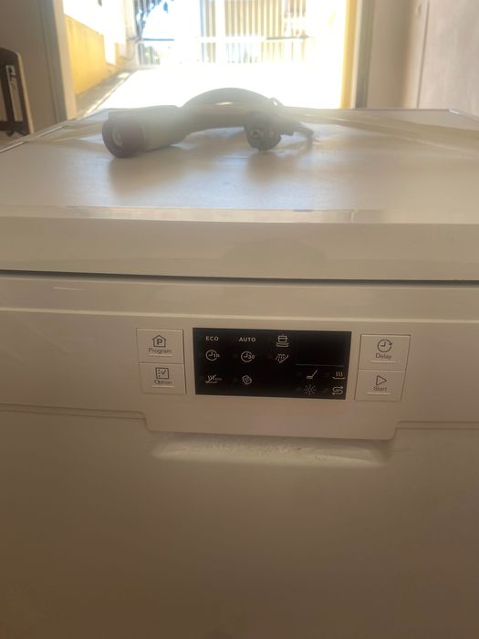 Máquina de lavar louça - Electrolux ESF6521LOW - Perfeito estado