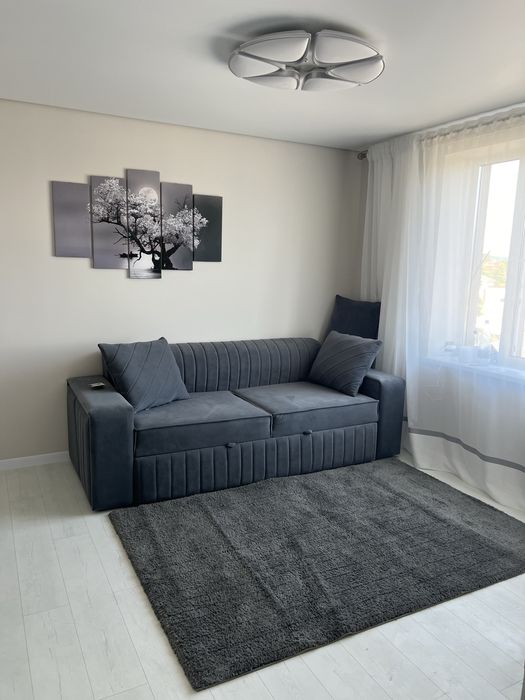 Перетяжка диванів,ліжок стільців