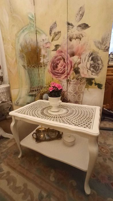 Stoliczek ludwikowsk, biały, stary,stoliczek,retro z póleczką