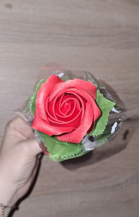 Продам троянду з ведмедиком