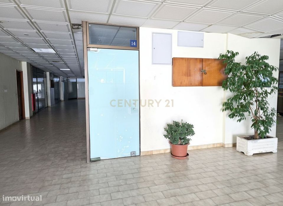 Loja para venda com 35 m2. — Albufeira E Olhos De Água, Faro