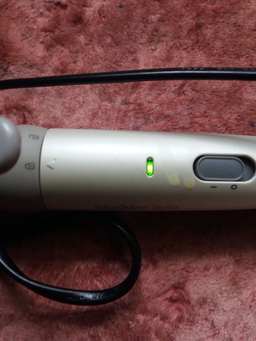 Фен-плойка для укладки волос.