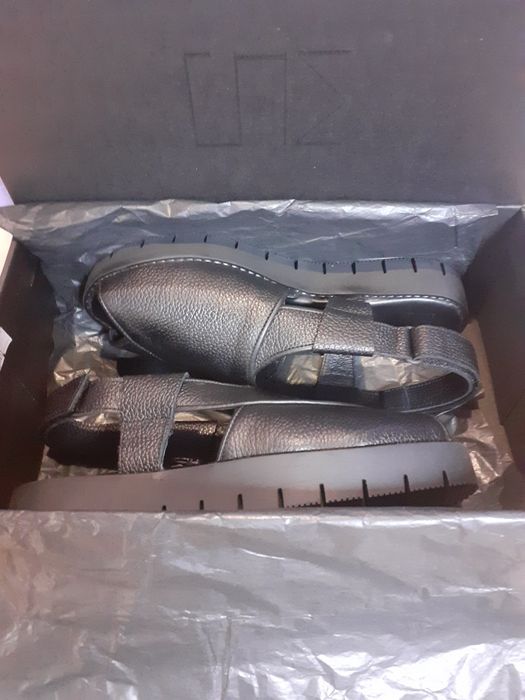 Sandálias pretas design