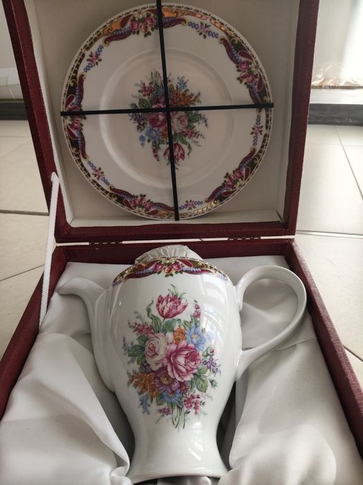 Bule com prato porcelana Limoges com estojo, impecável