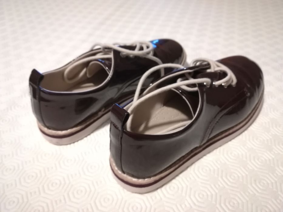Sapatos menina aspecto verniz