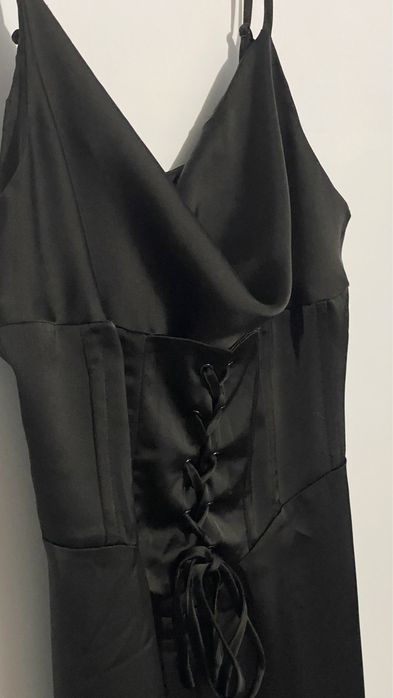 Неймовірна сукня, М