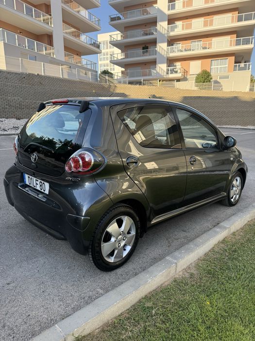 Toyota Aygo Automático • Apenas 59 mil km c/ histórico • Full Extras • Embreagem Nova • AC • Nacional