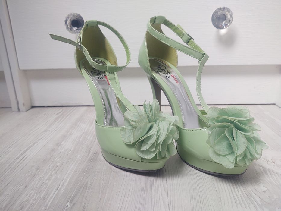 Sandałki na platformie Dee Zee