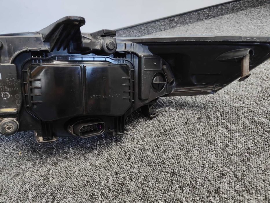 Reflektor Xenon Ford Mondeo MK4 przed lift zregenerowany prawy
