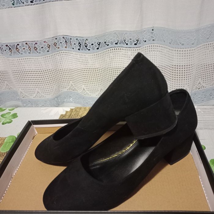 Продам женские туфли
