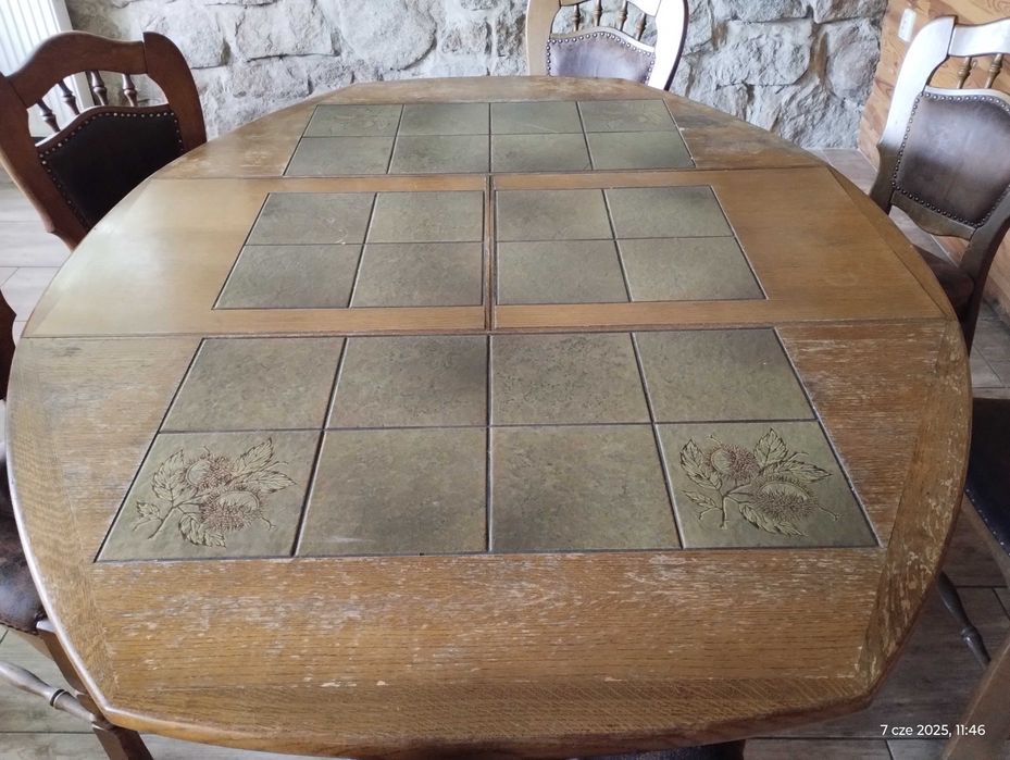 Dębowy stół z krzesłami