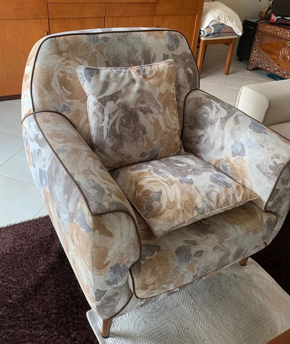 Cadeirão de loja de decoração. Artigo de enorme qualidade e conforto.