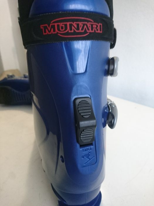 Новые горнолыжные ботинки с сумкой  Munari Mix 677