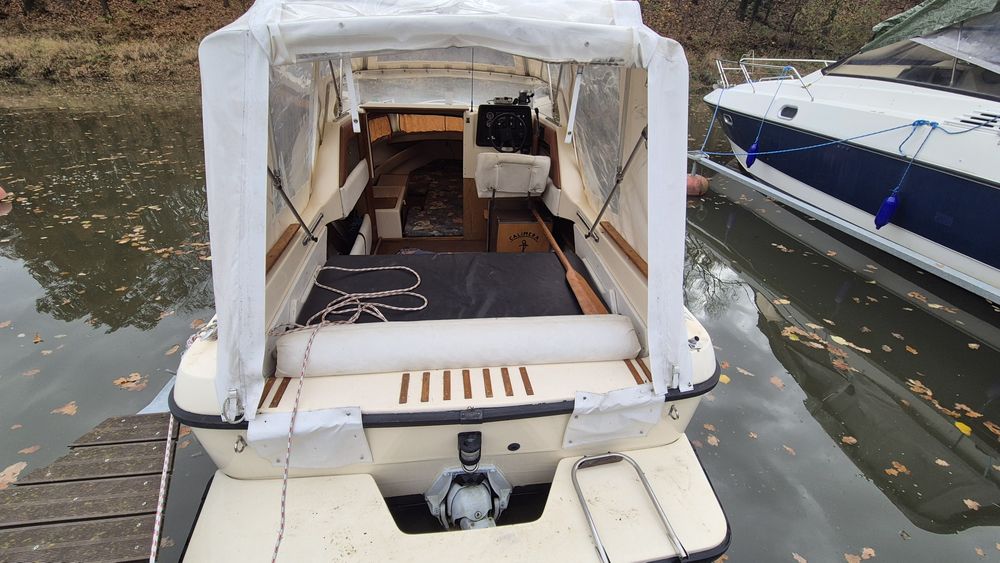 Łódź łódka yacht motorówka cranchi holiday  sypialka przyczepa