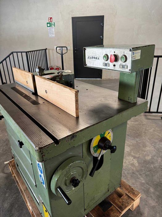 Frezarka dolnowrzecionowa JAROMA  wrzeciono uchylne pod kątem