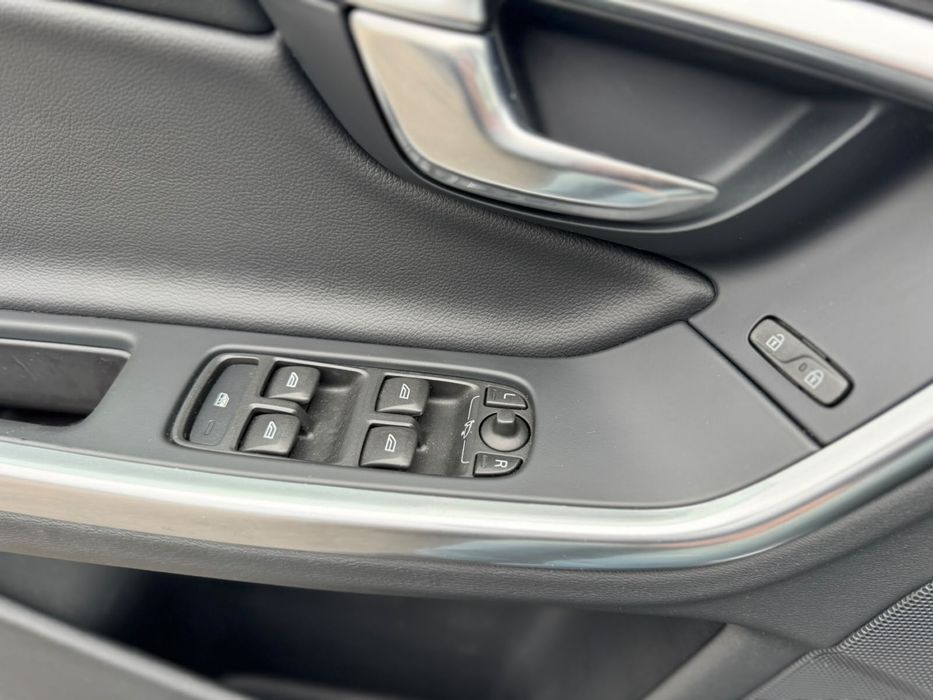 VOLVO V60 RESTYLING D4 2.0 Diesel 190 к.с. 8-ст. автомат