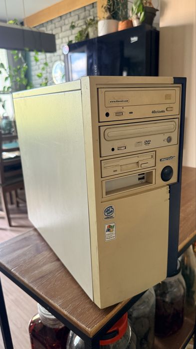 Stary komputer PC windows xp