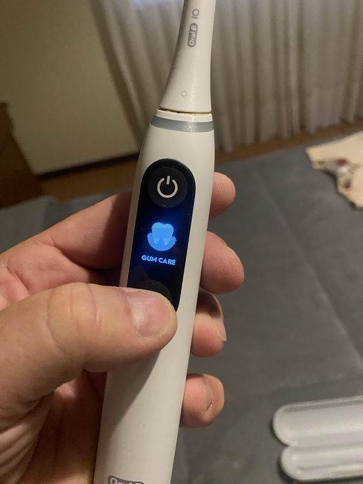 Escova de dentes  oral B io como nova