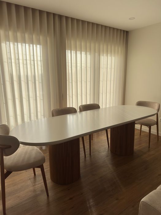 Mesa de Jantar Oval com Pés Ripados + 6 Cadeiras