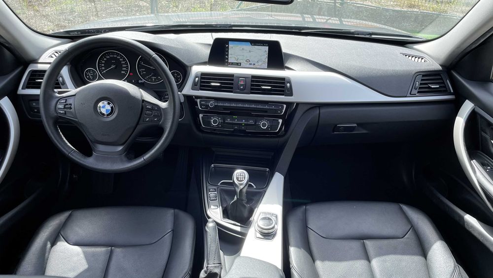 BMW 318d Touring Advantage IVA DEDUTÍVEL